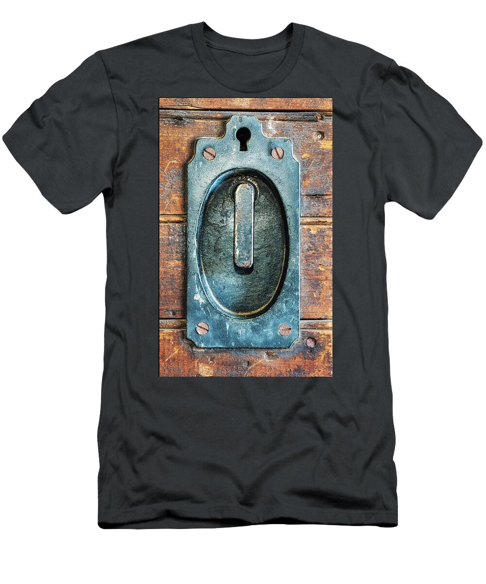 Keyhole T-Shirt featuring the photograph Vintage Barn Door Keyhole And Handle by Gary Slawsky