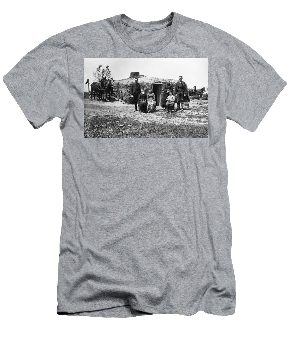 1887 T-Shirt featuring the photograph Nebraska Settlers, 1887 #5 by Granger