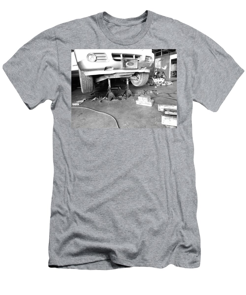 Ford T-Shirt featuring the photograph Car problems..... by WaLdEmAr BoRrErO