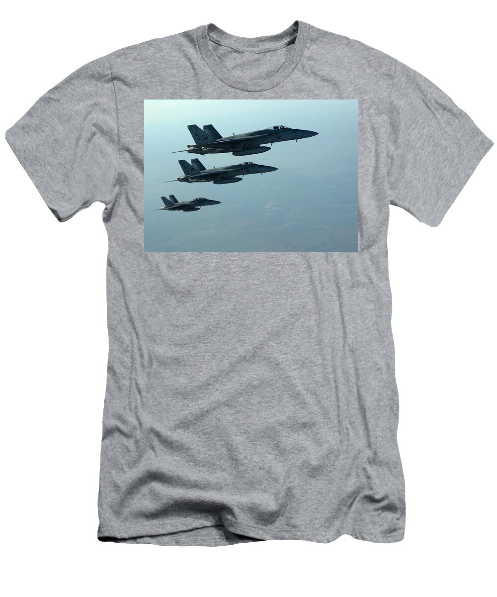  T-Shirt featuring the photograph F18E Super Hornet by Paul Fearn