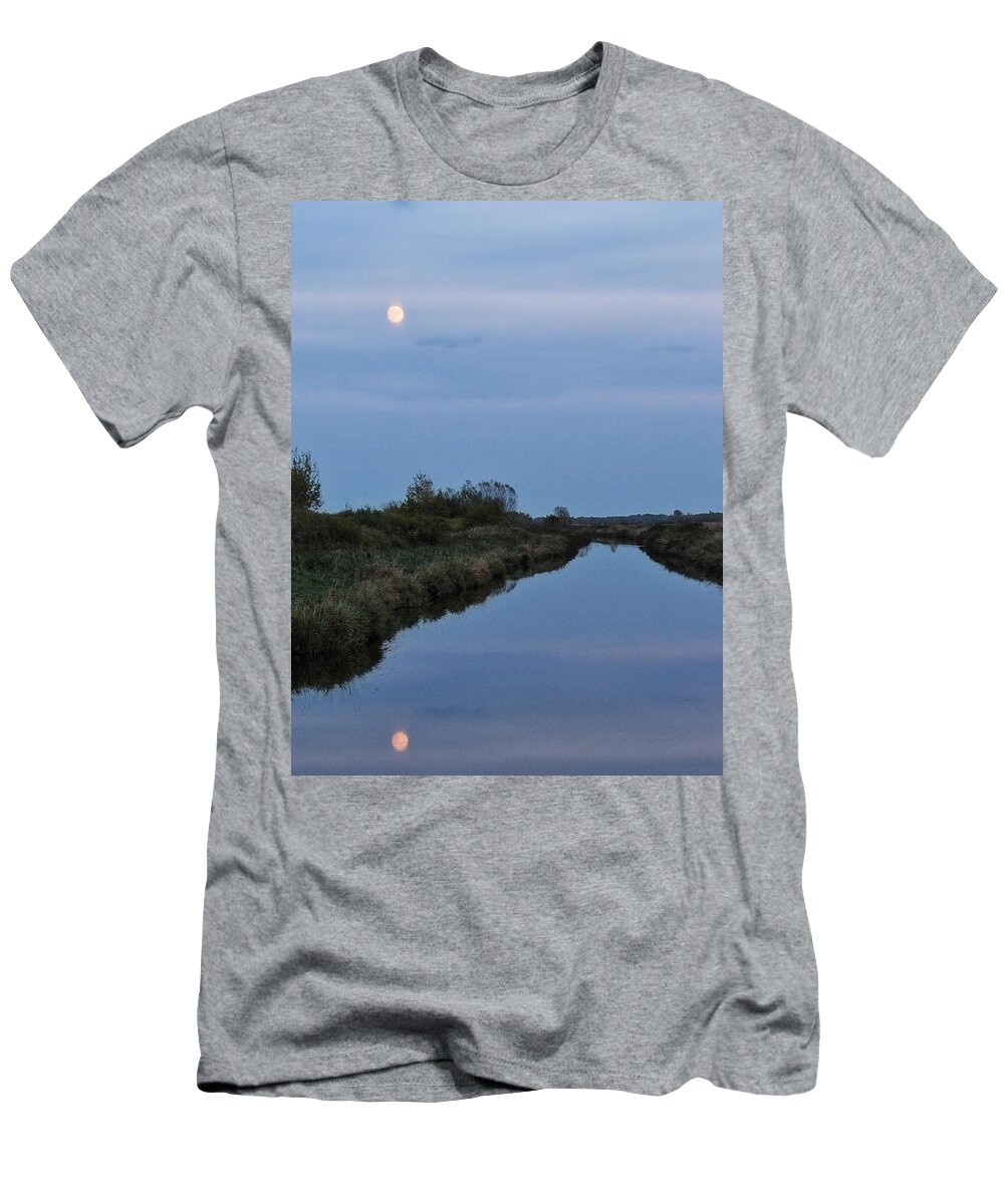 Mead T-Shirt featuring the photograph Full Moon Rising Over The Marsh by Dale Kauzlaric