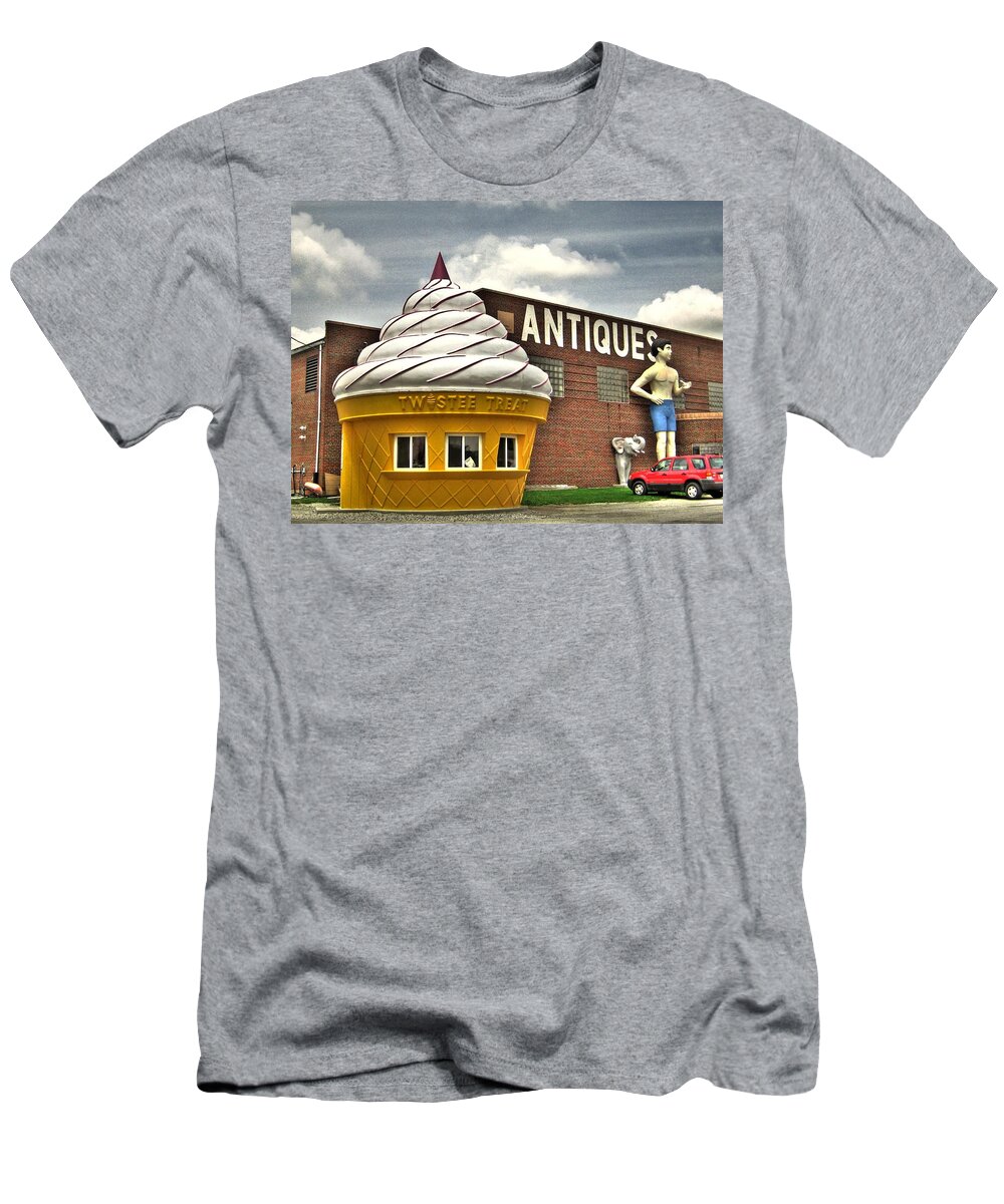 Ice Cream T-Shirt featuring the photograph Ice cream by Jane Linders