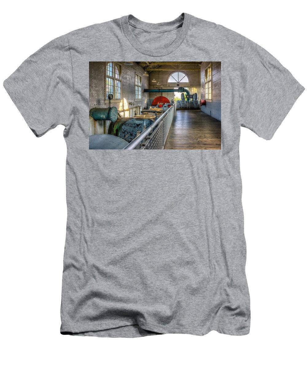 1824 T-Shirt featuring the photograph The Columbia Canal by Traveler's Pics