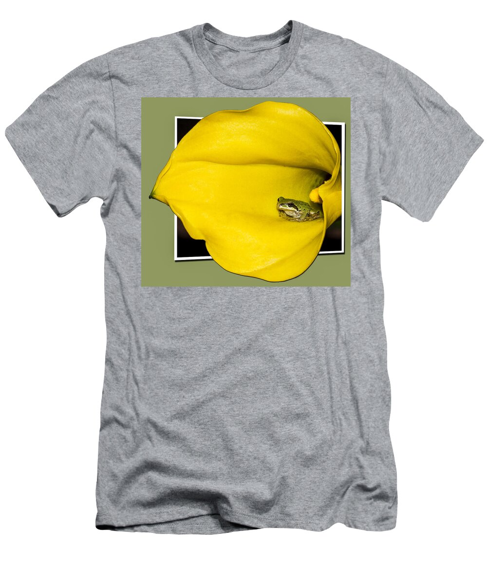 Frog T-Shirt featuring the photograph Trumpet Tongue OOF by Jean Noren