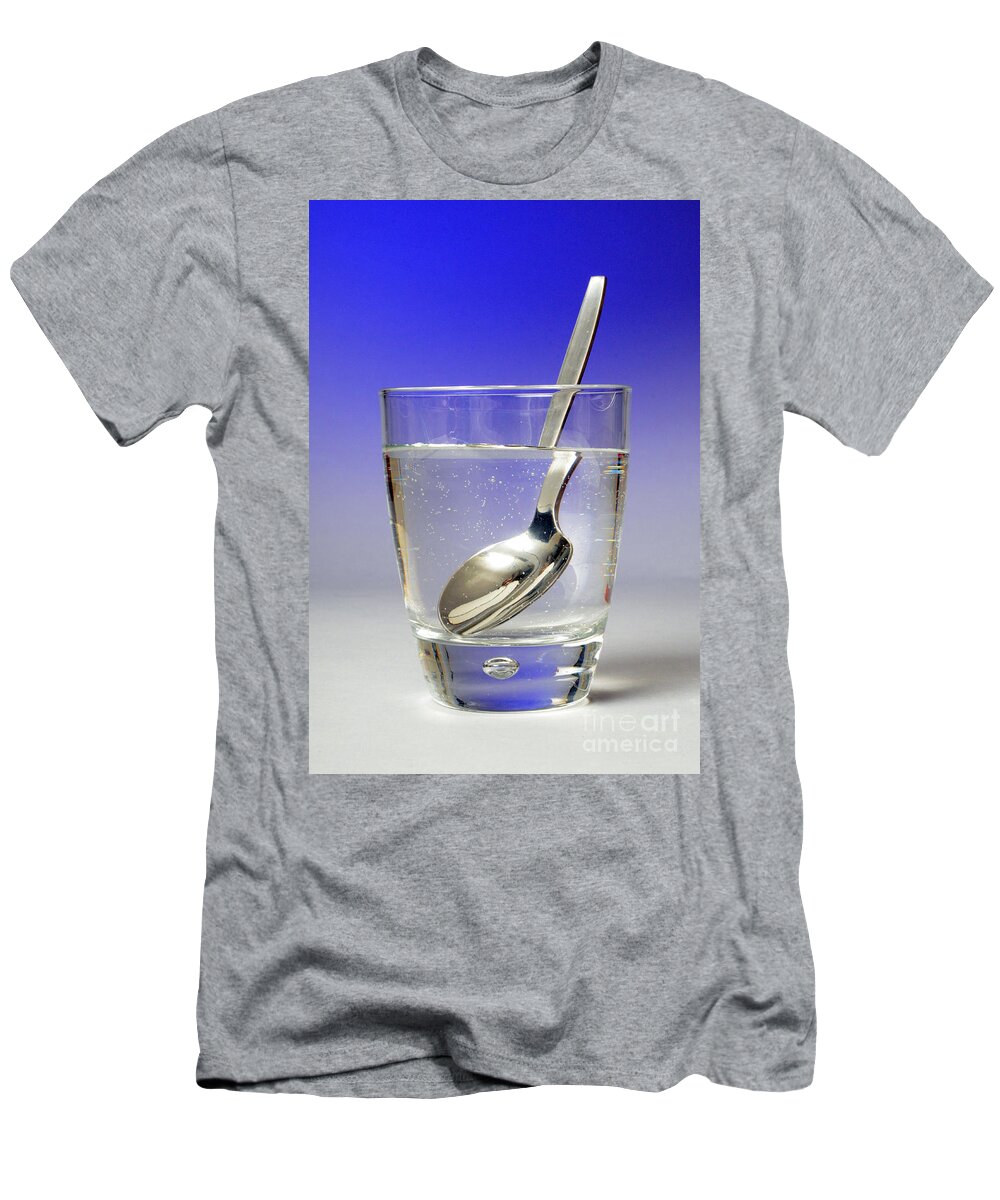 Angle Of Incidence T-Shirt featuring the photograph Light Refraction Demonstration by Photo Researchers, Inc.