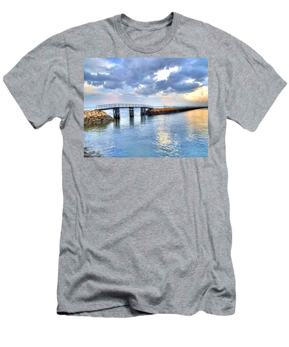 Plymouth T-Shirt featuring the photograph Plymouth Sunset by Tammy Wetzel