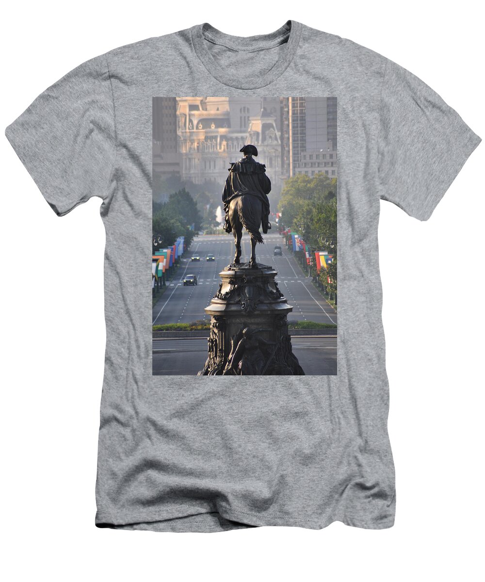Philadelphia T-Shirt featuring the photograph Washington Looking down the parkway - Philadelphia by Bill Cannon