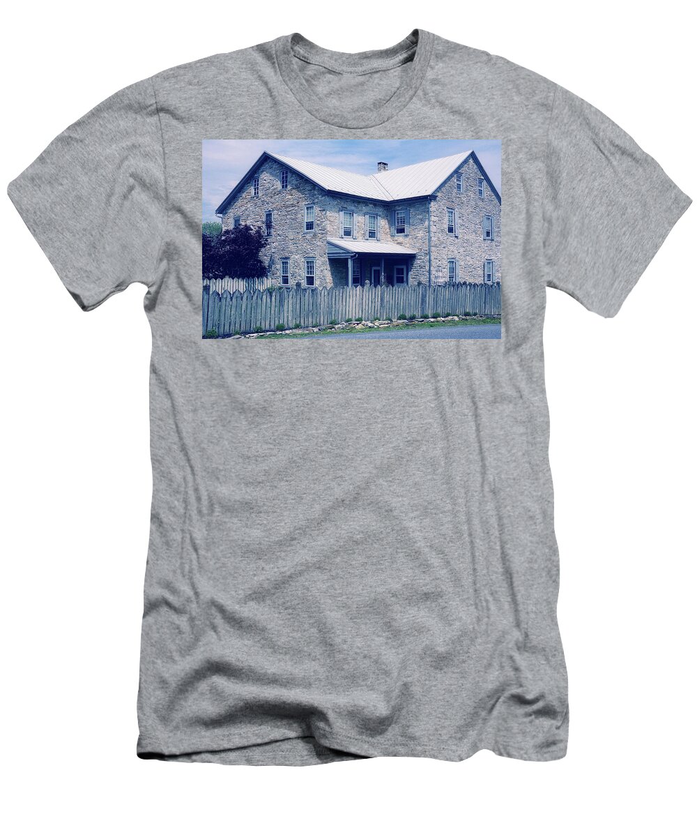 Amish Home T-Shirt featuring the photograph Amish Home by Angie Tirado
