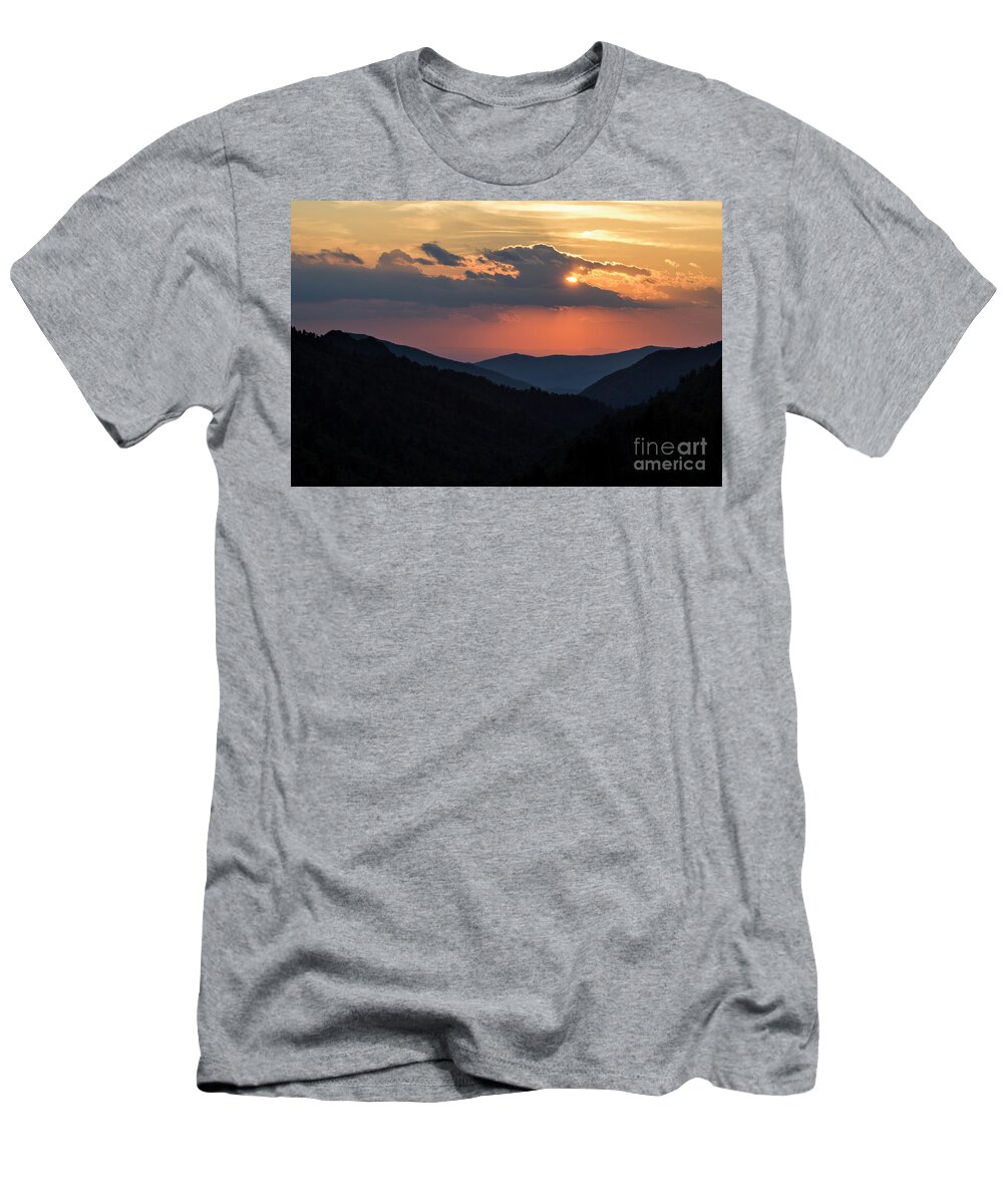 Great T-Shirt featuring the photograph Days End in the Smokies - D009928 by Daniel Dempster