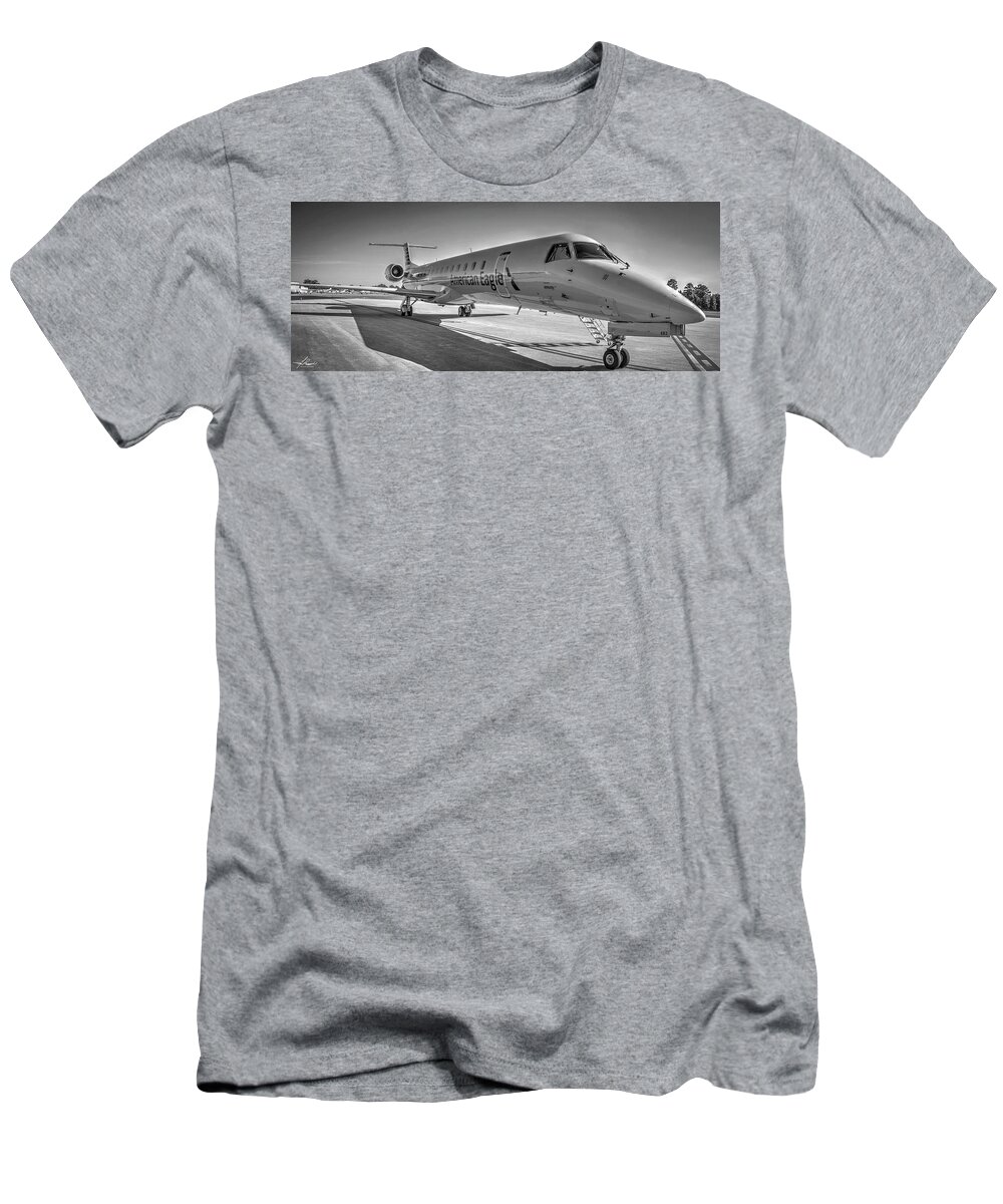 Envoy T-Shirt featuring the photograph Envoy Embraer Regional Jet by Phil And Karen Rispin