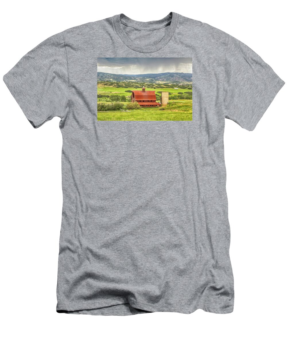 Barn T-Shirt featuring the photograph Foothills Barn by Lorraine Baum