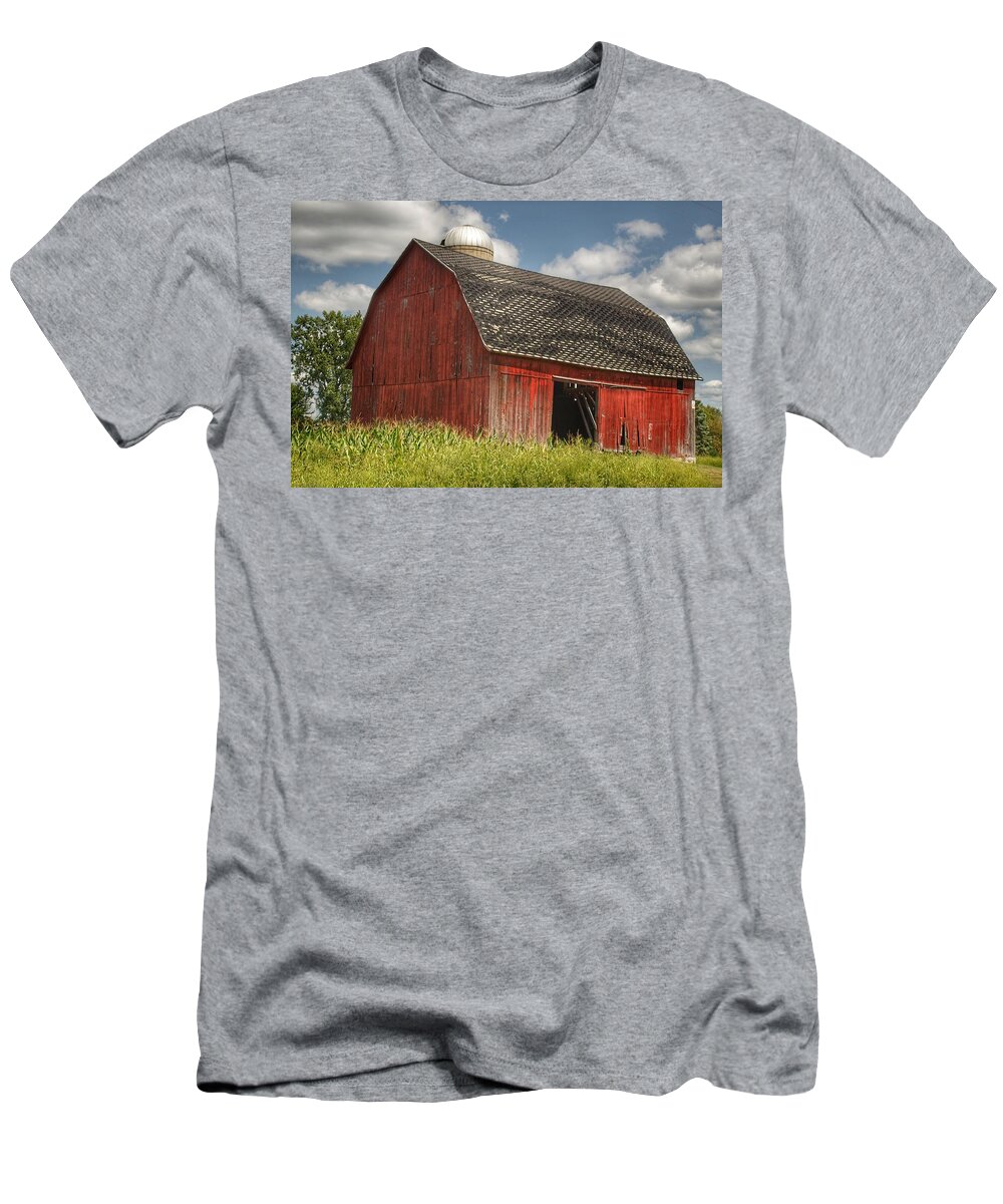 Barn T-Shirt featuring the photograph 0023 - Hollenbeck Road Red III by Sheryl L Sutter