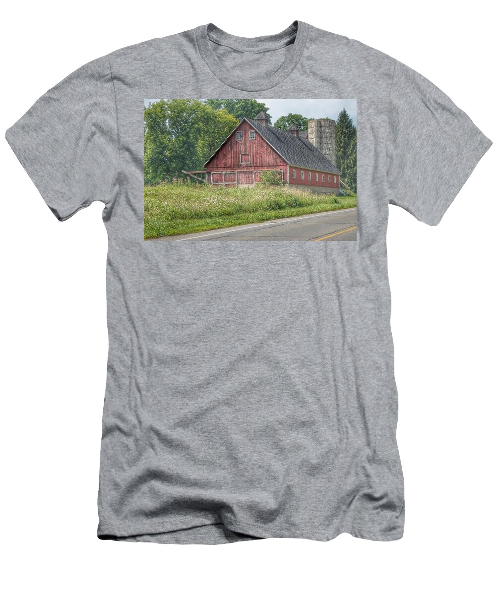 Barn T-Shirt featuring the photograph 0029 - Metamora Red I by Sheryl L Sutter