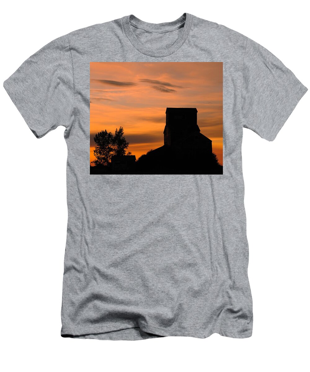 Grain Elevator T-Shirt featuring the photograph Prairie Dusk by Tony Beck