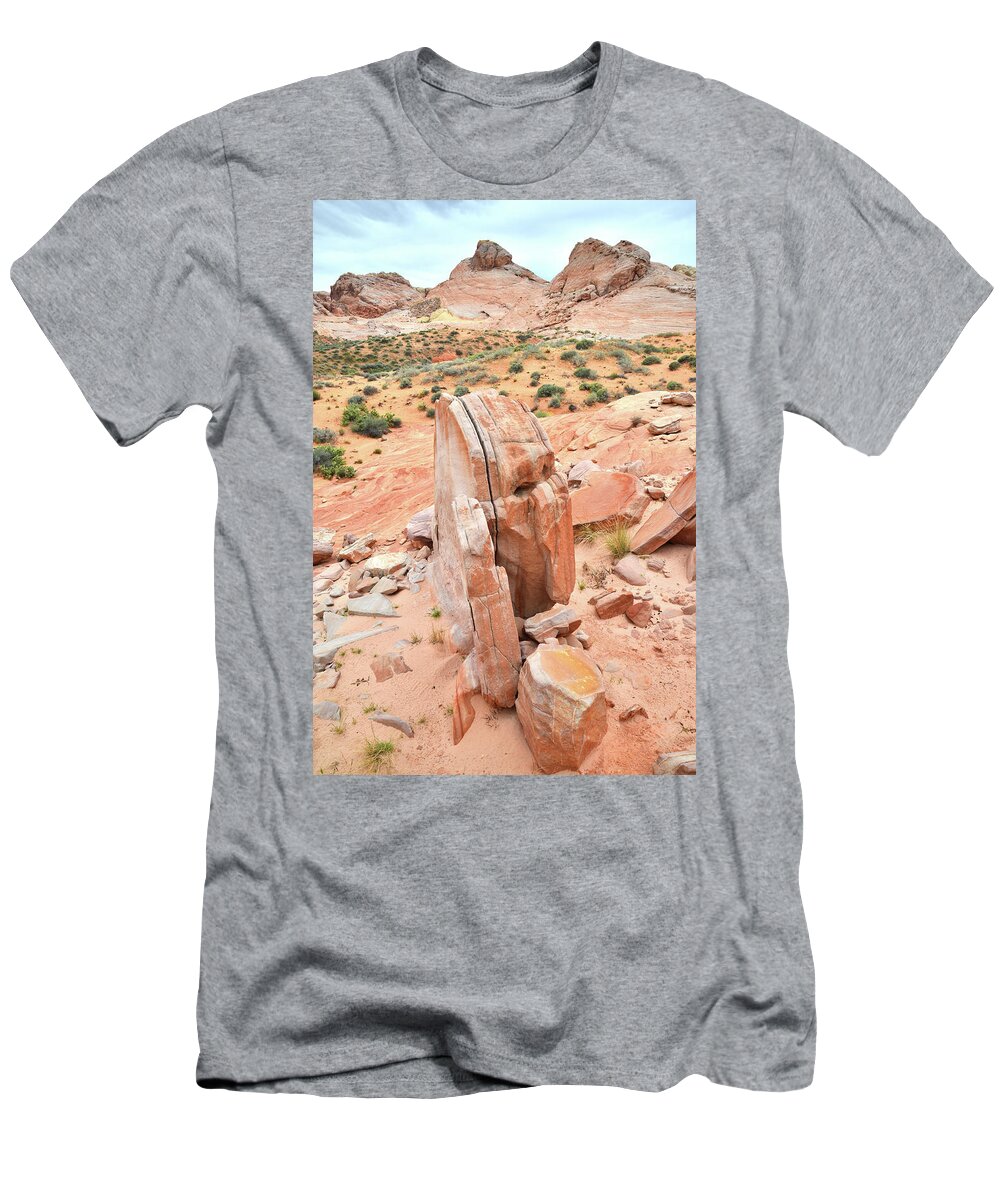 Valley Of Fire State Park T-Shirt featuring the photograph Standup Sandstone in Valley of Fire by Ray Mathis