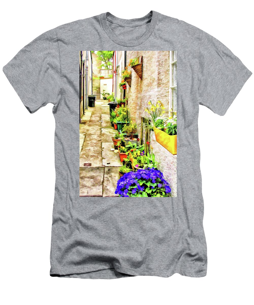 Alley T-Shirt featuring the photograph Stromness Alley by Monroe Payne