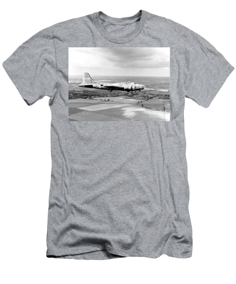 Science T-Shirt featuring the photograph Wwii, Boeing B-17 Flying Fortress, 1943 by Science Source