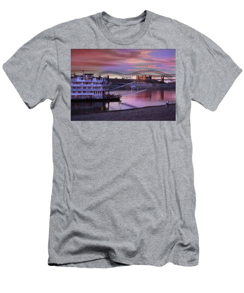 Showboat T-Shirt featuring the photograph Mississippi Queen at Memphis by James C Richardson