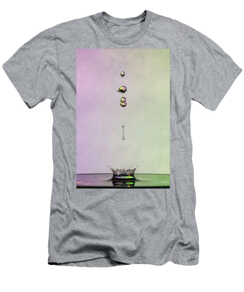 Abstract T-Shirt featuring the photograph Crown and Drop #2 by Sue Leonard