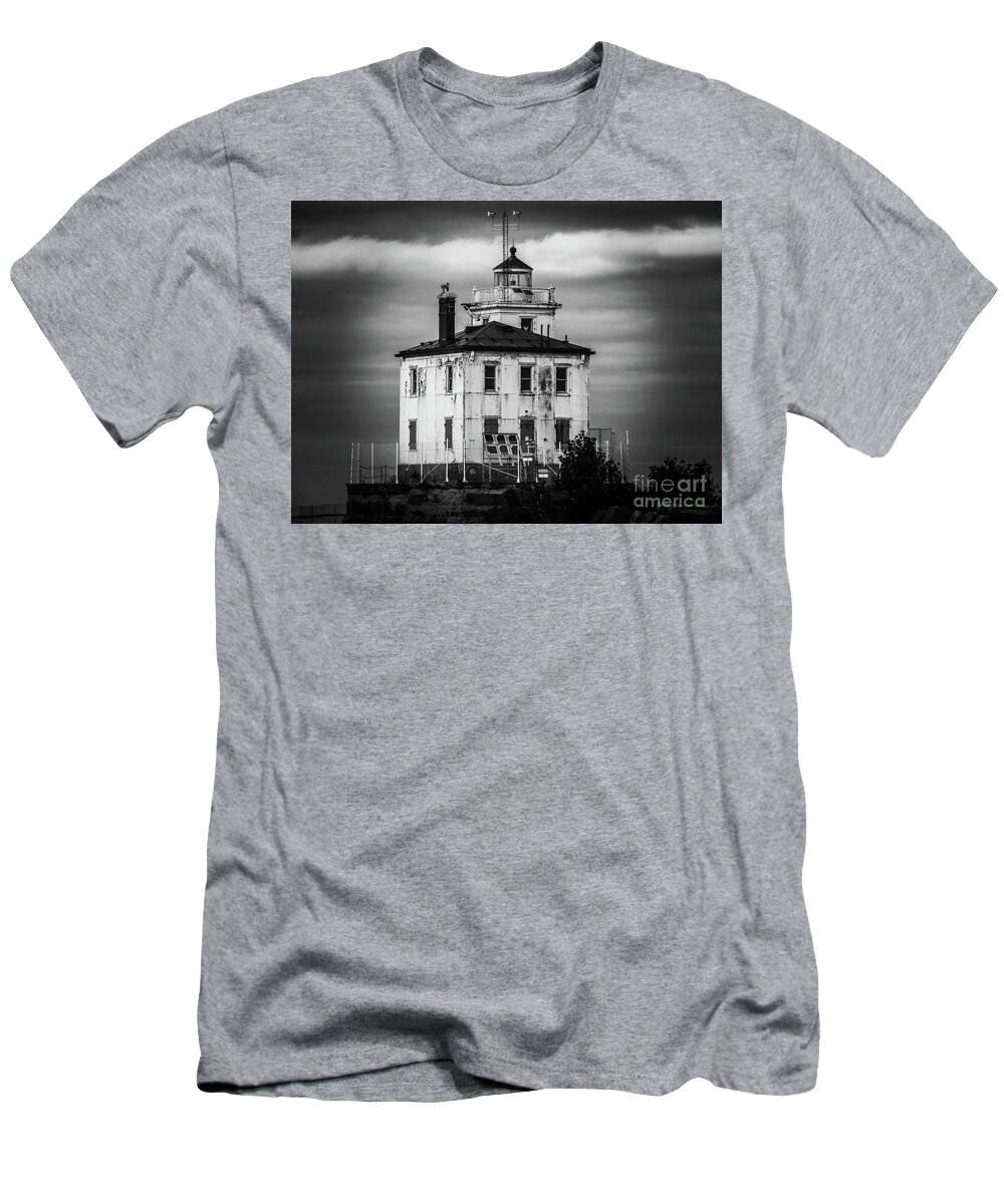 Fairport Harbor West Breaker Lighthouse T-Shirt featuring the photograph Fairport Harbor West Breaker Lighthouse by Michael Krek