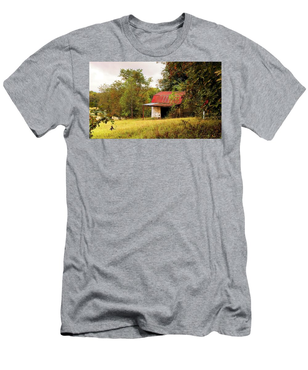 Red Roof Barn In Greenville County South Carolina T-Shirt featuring the photograph Red Roof Barn In Greenville County South Carolina by Bellesouth Studio
