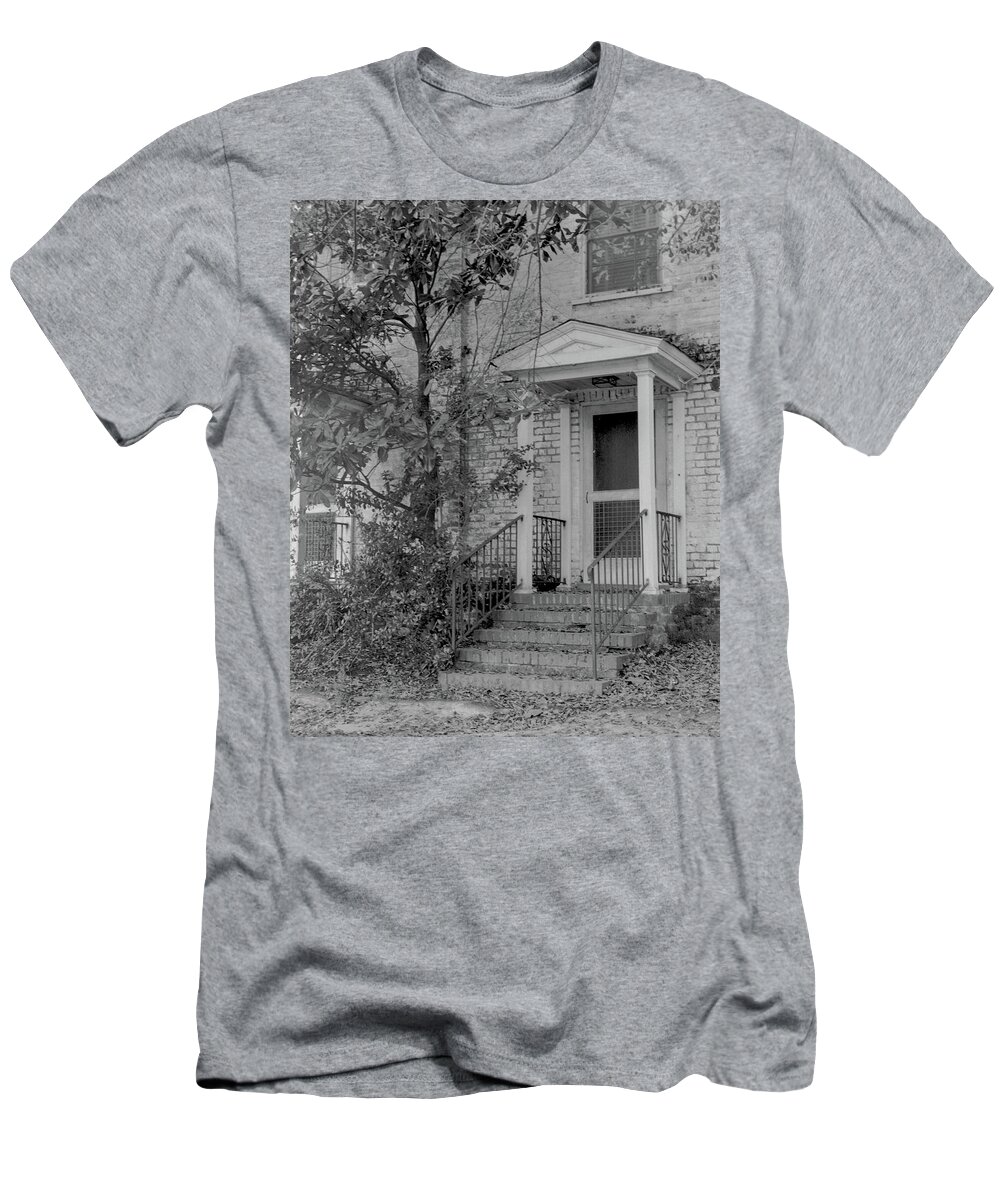 Roswell T-Shirt featuring the photograph The Bricks, Roswell, Georgia by John Simmons