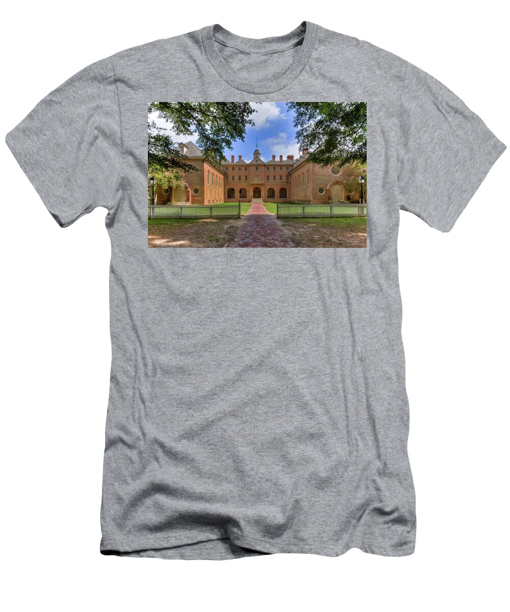 William & Mary T-Shirt featuring the photograph The Wren Building at William and Mary by Jerry Gammon
