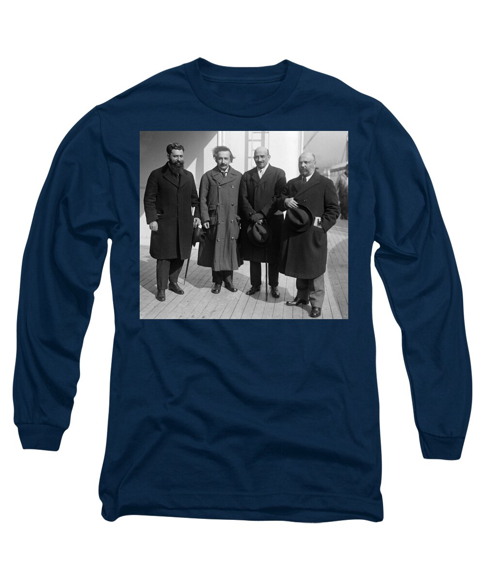 1921 Long Sleeve T-Shirt featuring the photograph Albert Einstein (1879-1955) #7 by Granger
