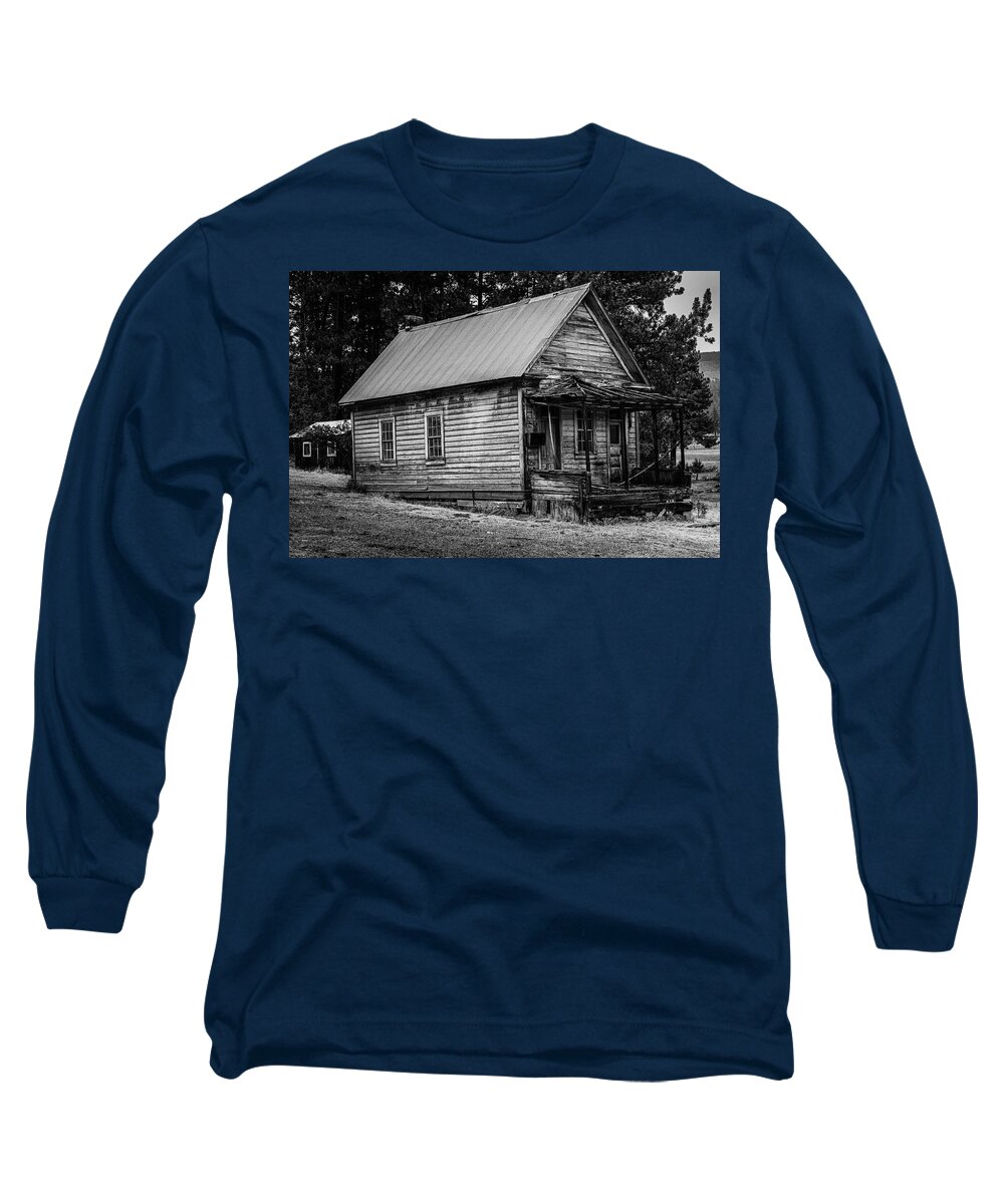 Abandoned Long Sleeve T-Shirt featuring the photograph Jess Valley Ranch House by Mike Lee