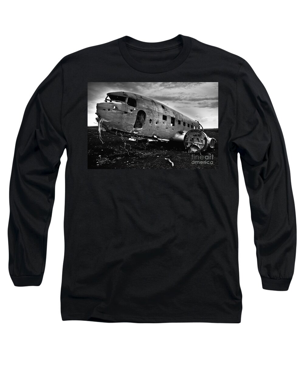 Black And White Long Sleeve T-Shirt featuring the photograph Dc-3 #1 by Gunnar Orn Arnason