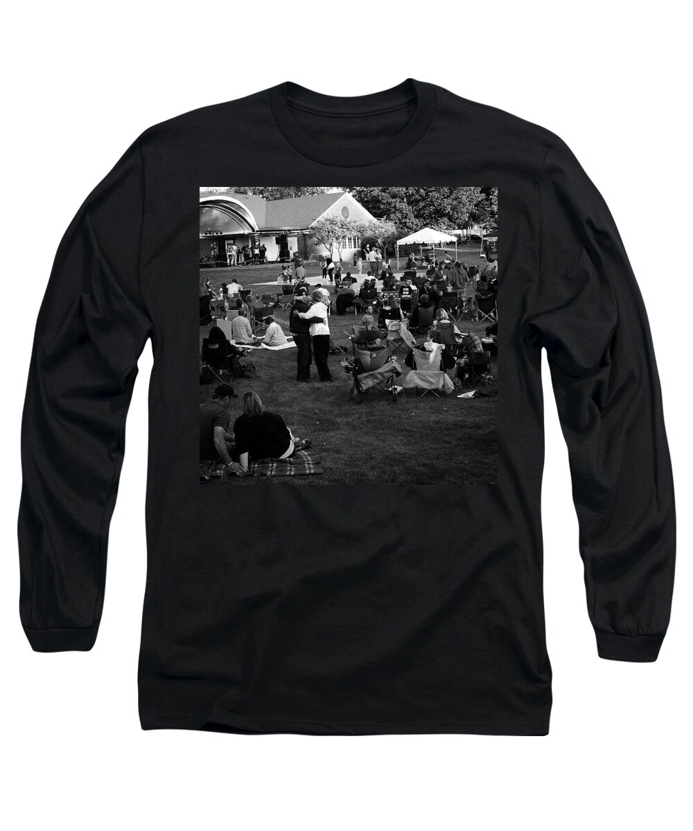 Illinois Long Sleeve T-Shirt featuring the photograph Dancing In The Park by Frank J Casella