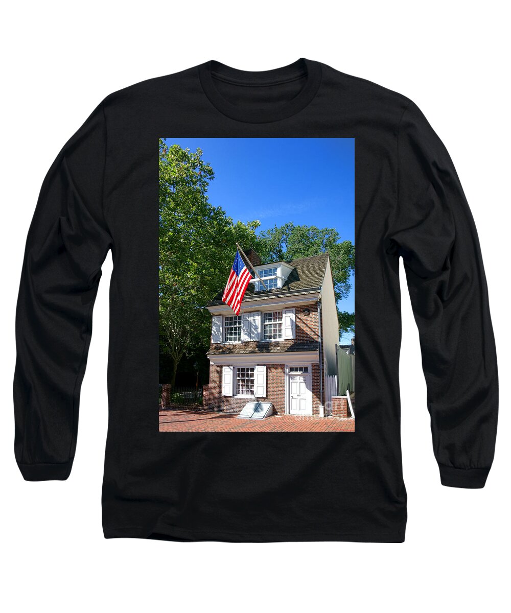 Philadelphia Long Sleeve T-Shirt featuring the photograph The Betsy Ross House by Olivier Le Queinec