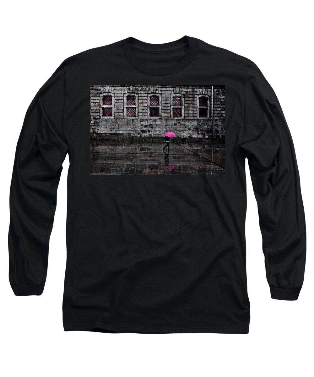 City Long Sleeve T-Shirt featuring the photograph The pink umbrella by Jorge Maia