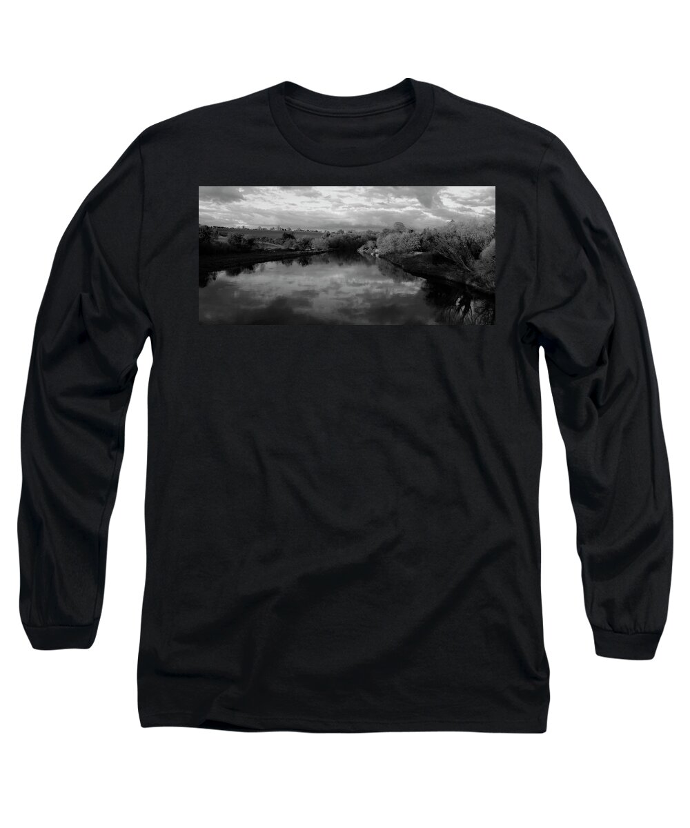  Boyne River Long Sleeve T-Shirt featuring the photograph Boyne River by Martina Fagan