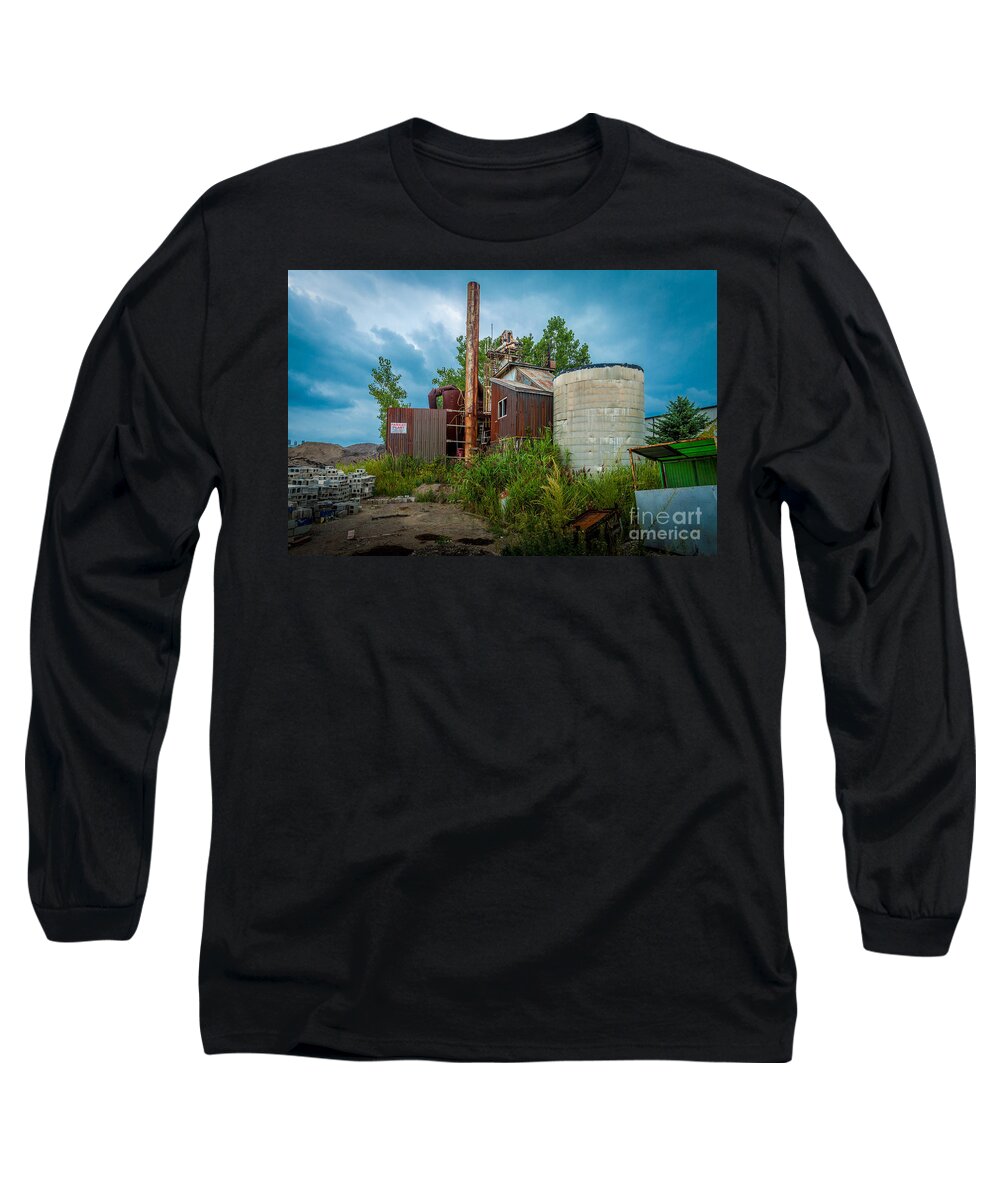 Abandoned Long Sleeve T-Shirt featuring the photograph Now Cold by Roger Monahan