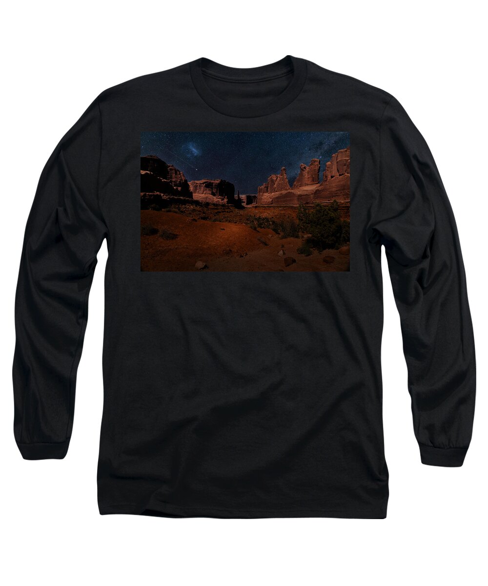 Park Avenue Trailhead Long Sleeve T-Shirt featuring the photograph Park Avenue Trailhead by James Bethanis