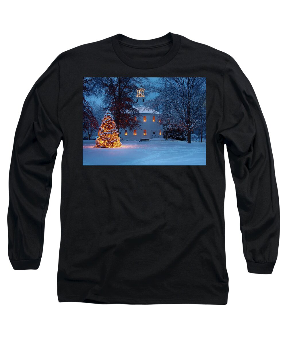 Round Church Long Sleeve T-Shirt featuring the photograph Richmond Vermont round church at Christmas by Jeff Folger