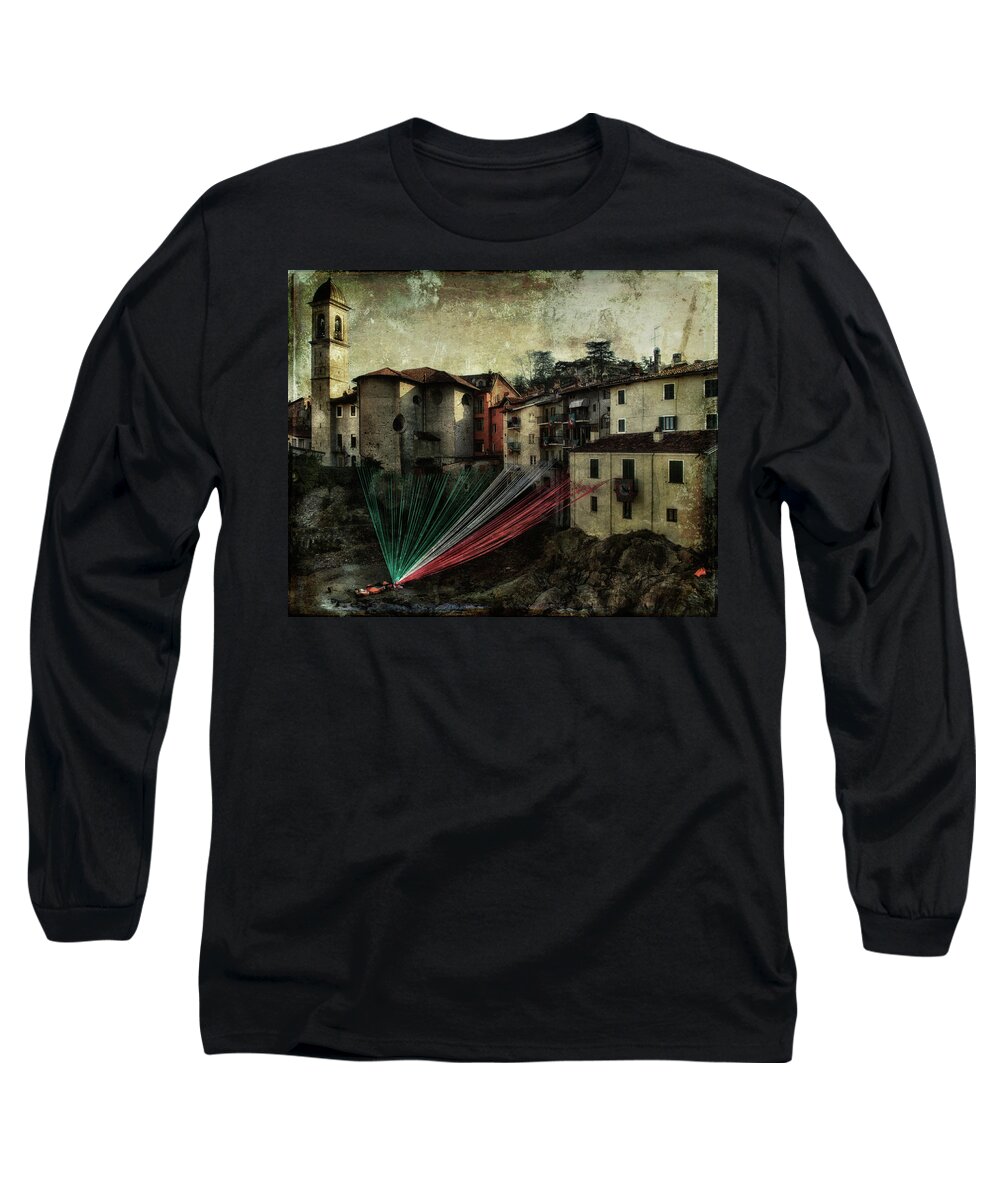 Battle Of Oranges Long Sleeve T-Shirt featuring the photograph Tribute to Italy by Roberto Pagani
