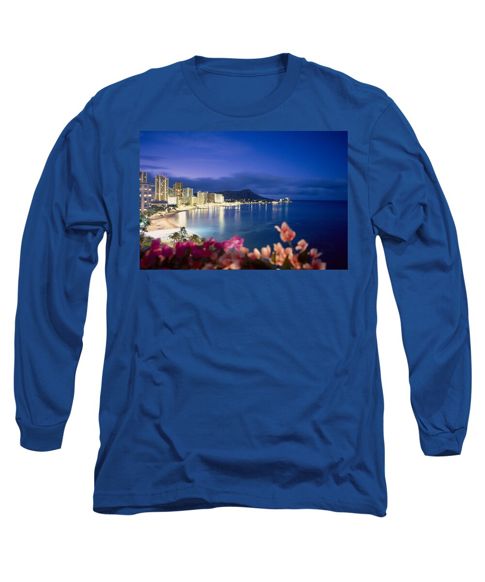 16-csm0322 Long Sleeve T-Shirt featuring the photograph Waikiki Twilight by Tomas del Amo - Printscapes