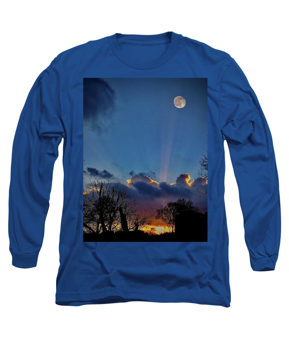 Iphone Long Sleeve T-Shirt featuring the photograph Sunsetting Mode by Richard Cummings