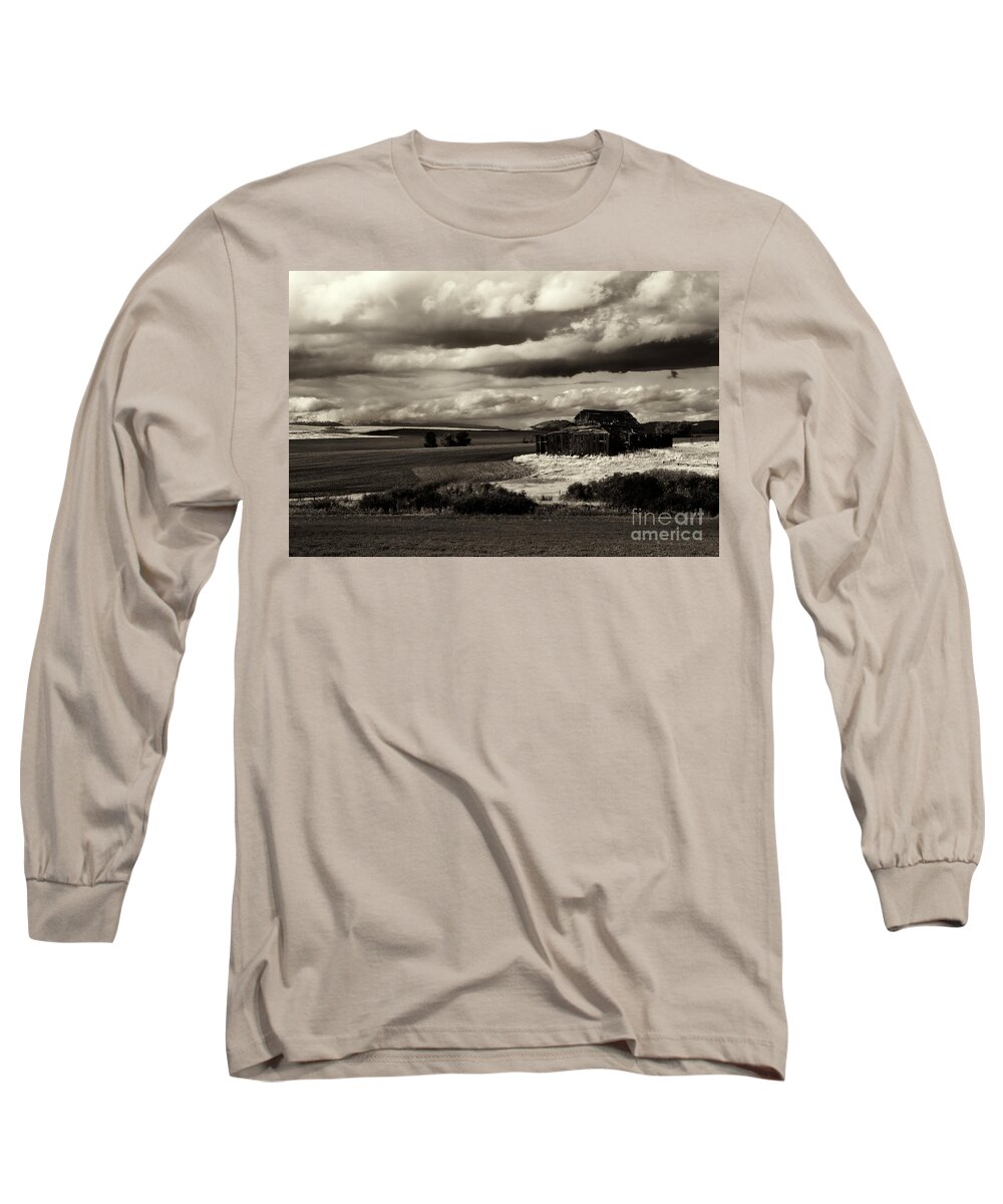 Barn Long Sleeve T-Shirt featuring the photograph Seen Better Days #2 by Michael Dawson