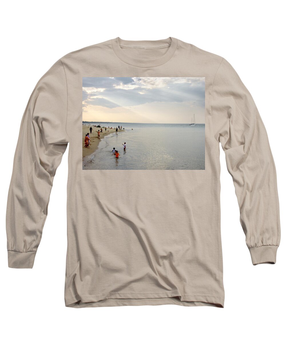 Beach Long Sleeve T-Shirt featuring the photograph Wilmette Beach Labor Day 2009 by John Hansen