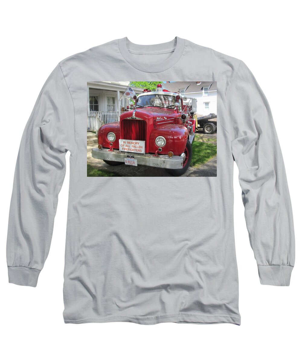 Photos By Paul Meinerth Long Sleeve T-Shirt featuring the photograph Danvers - Old Fire Engine by Paul Meinerth