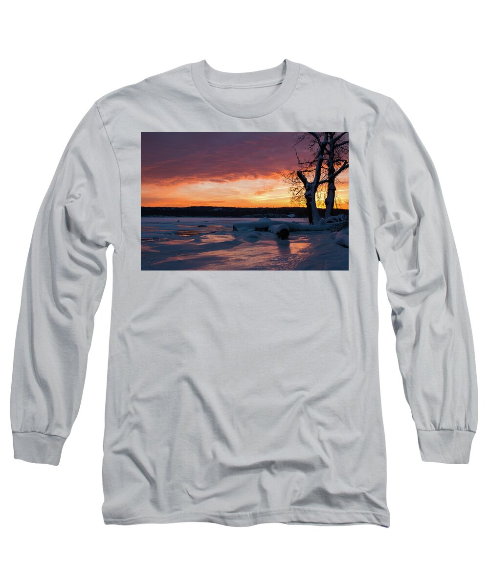 Dawn Long Sleeve T-Shirt featuring the photograph January Dawn at Esopus Meadows II by Jeff Severson