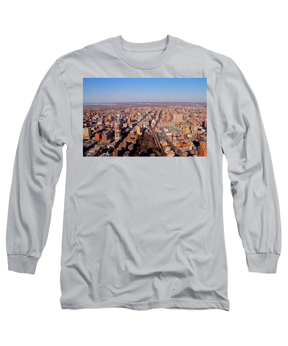 Travel Long Sleeve T-Shirt featuring the photograph LaGuardia Approach by Bob Slitzan