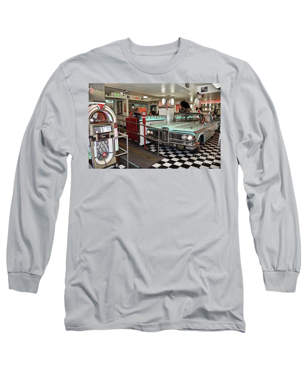 Lori Long Sleeve T-Shirt featuring the photograph Loris Diner in San Francisco by RicardMN Photography