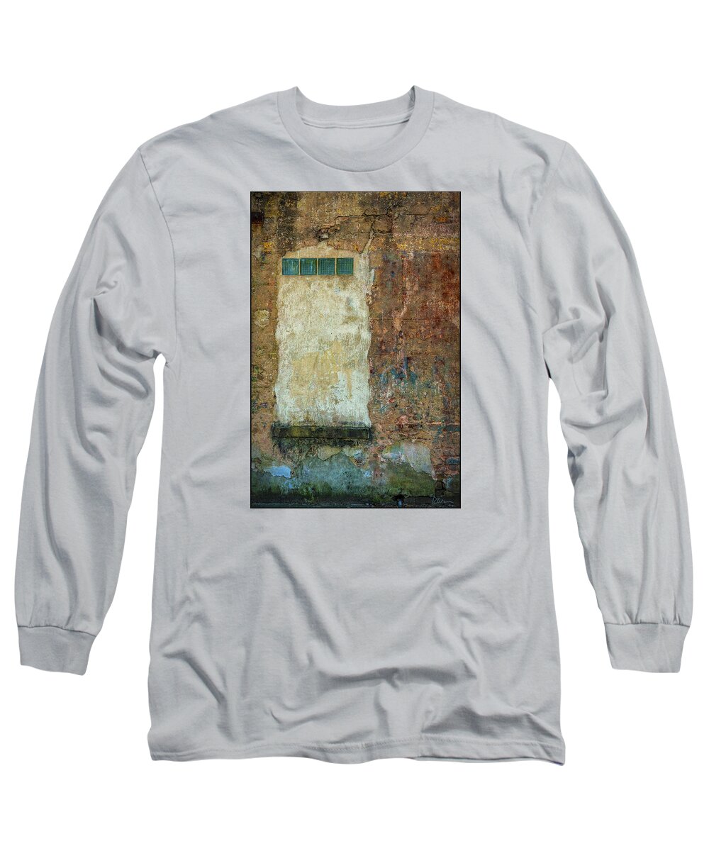 Old Long Sleeve T-Shirt featuring the photograph Savannah Wall by Peggy Dietz