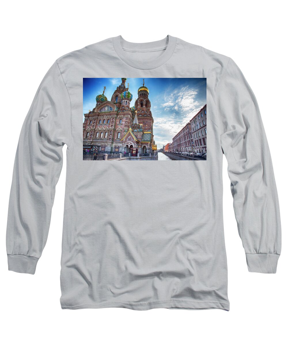 Petersburg Long Sleeve T-Shirt featuring the photograph St-Petersburg straat by Ariadna De Raadt