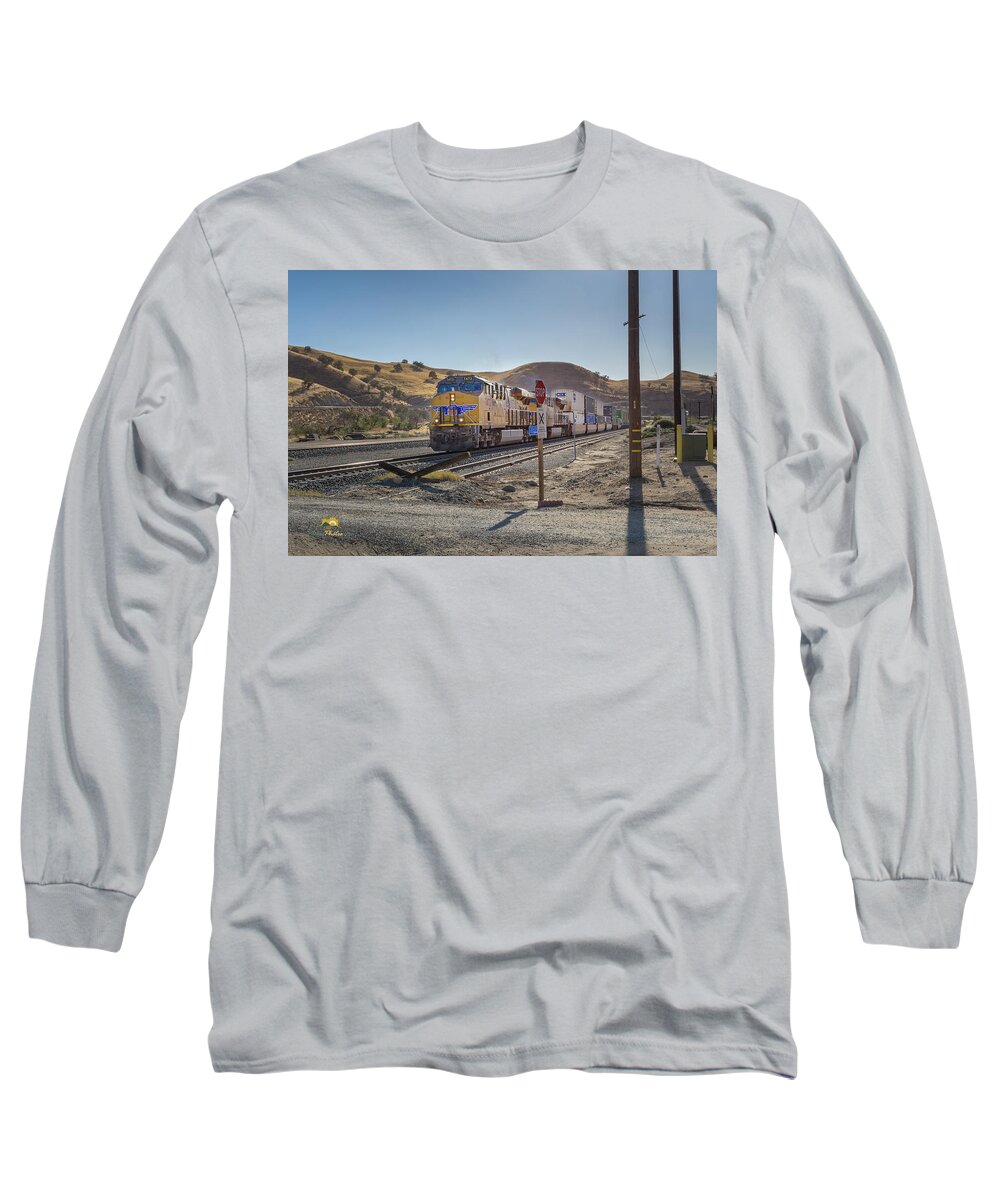 Freight Trains Long Sleeve T-Shirt featuring the photograph Up7472 by Jim Thompson