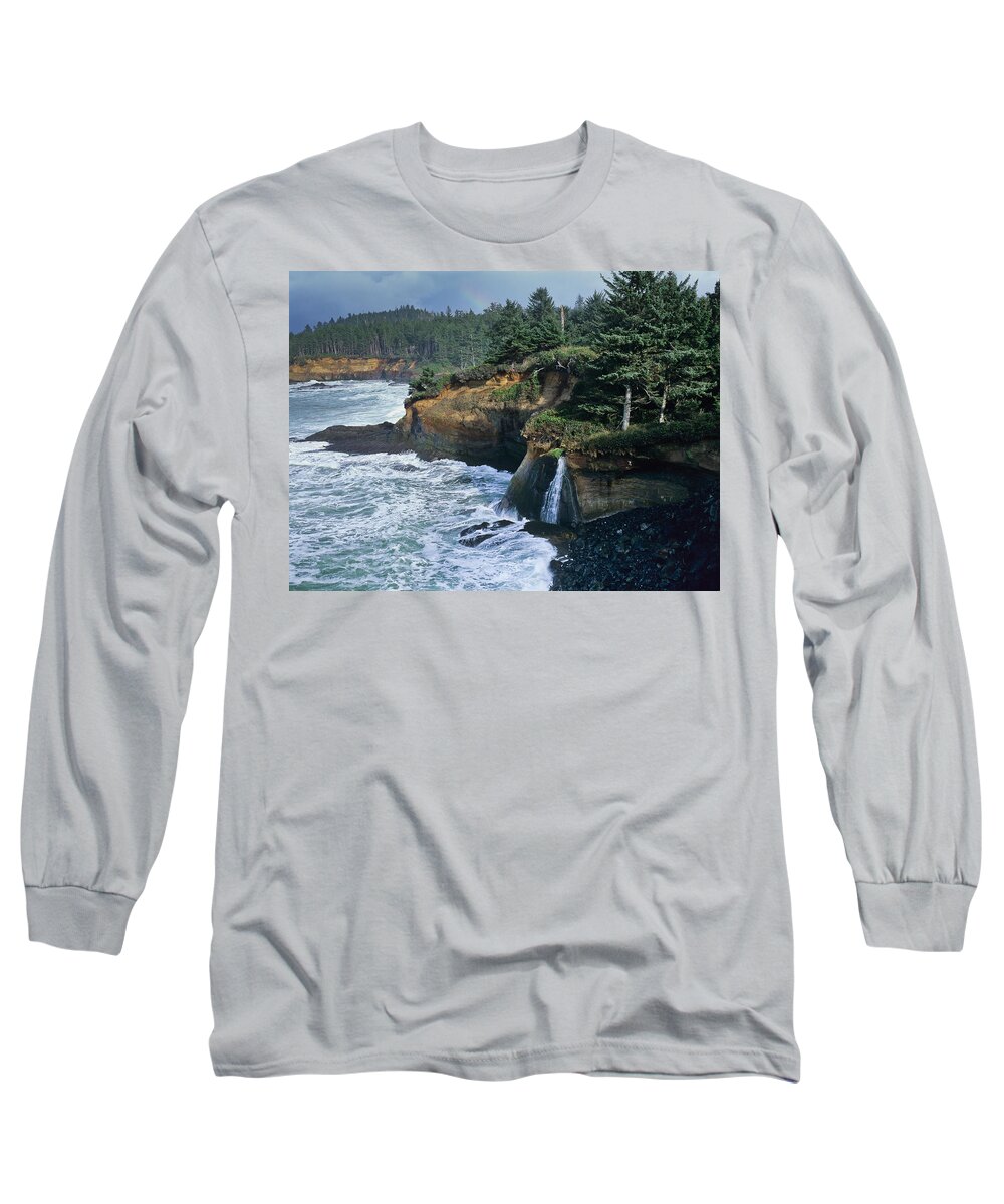 Boiler Bay Long Sleeve T-Shirt featuring the photograph Cliffs of Boiler Bay by Robert Potts